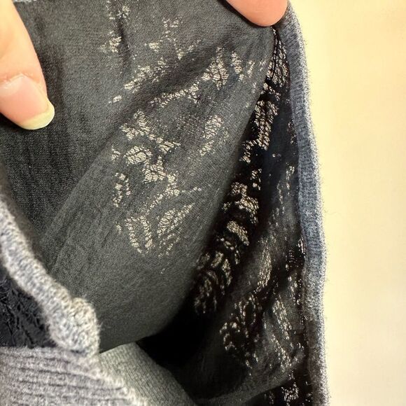 CLEARANCE! Ann Taylor Lace Back Shell Tank Size XSP EUC - Picture 5 of 6